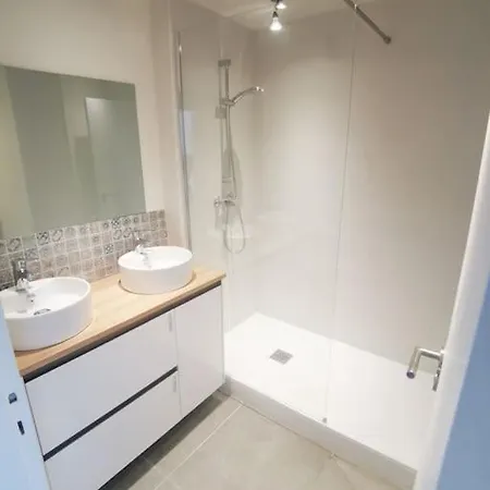 Grande Capacite Apartment