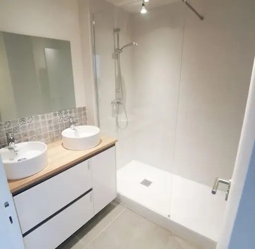 Grande Capacite Apartment